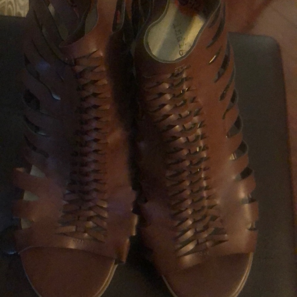 Ladies shoe - Picture 2 of 4